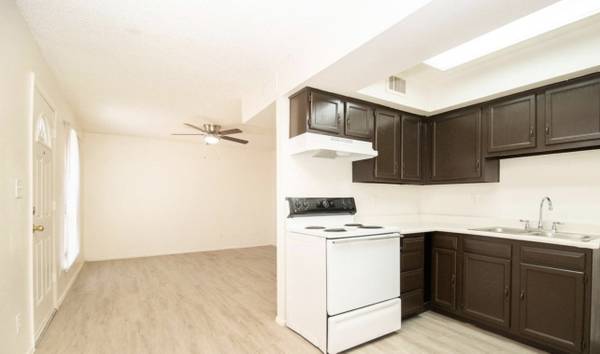 $136,500 / 2br - 750ft2 - PHOENIX CONDO TENANT OCCUPIED GOOD INVESTMENT (PHOENIX)64024820608386122