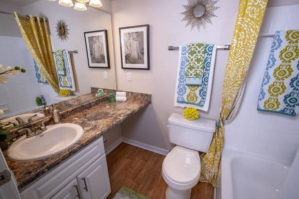 $1,900 / 2br - 2 Bedroom, Water Included, Available ASAP, Resort Amenities (West Palm Beach)64049277501697121