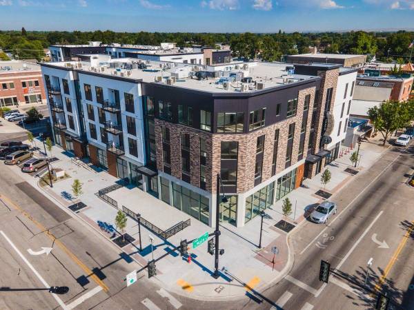 $1,692 / 2br - 905ft2 - Exclusive High Ceilings & Smart Tech in Sophisticated 2 BR (Downtown Meridian)63794895797633120