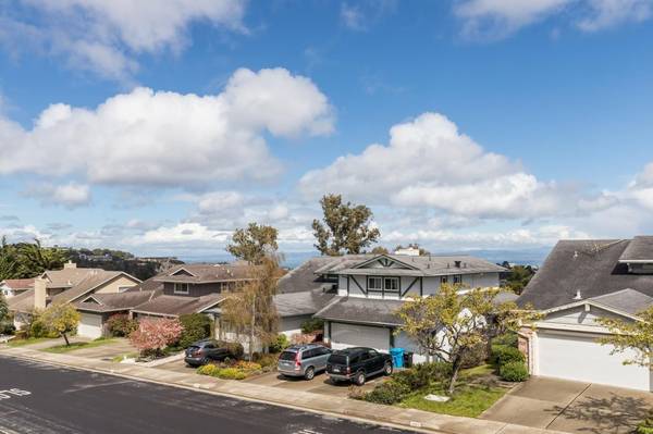 $1,950 / 1br - 2800ft2 - Upscale bedroom in peaceful, shared home (san mateo)64030486321666122
