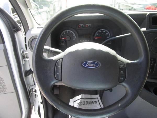 2011 Ford Econoline E-350 XLT - Photo 4
