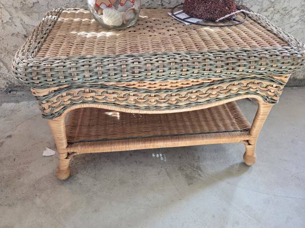 Traditional wicker set with cushions 1