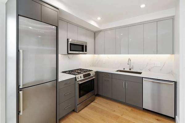 $1,720 / 1br - 510ft2 - Modern SF Apartment w/ Balcony + In-Unit Laundry (mission district)63888990139779120