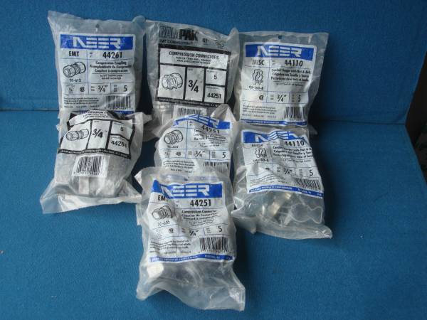 SEVEN NEW PACKS OF 3/4 " CONDUIT FITTINGS 1