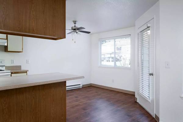 $1,696 / 2br - 928ft2 - Make yourself at home, garden-style! Park Creek Village (Hillsboro)63999452065922121