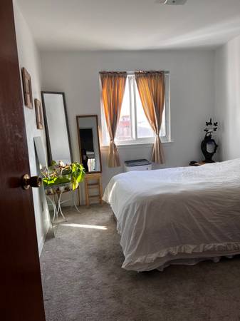 ASTORIA amazing three bedroom apartment to share