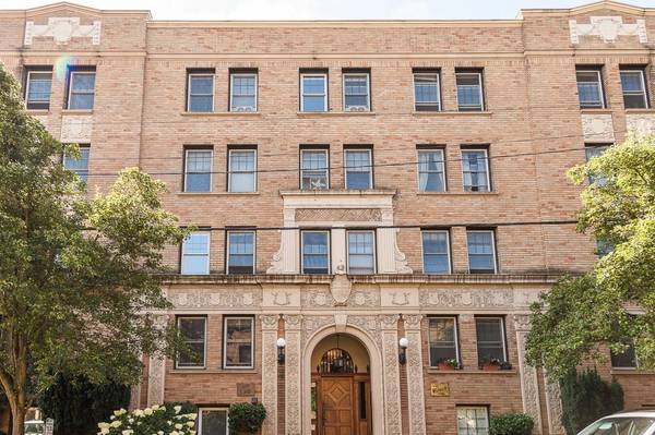 $1,675 / 560ft2 - Granite Countertops, Recycling, Courtyard, Original Hardwood Floors (Capitol Hill)63852482869249120