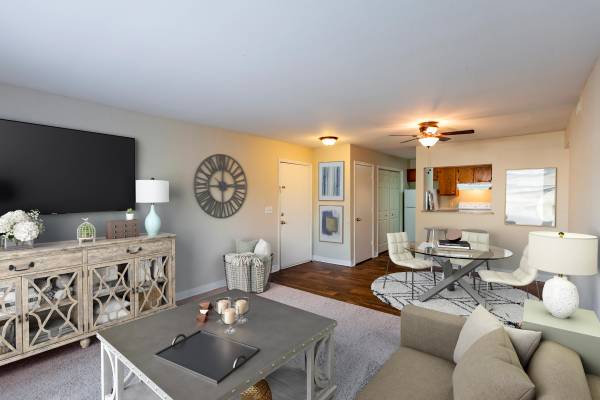$1,165 / 2br - 928ft2 - Southwood - 2BR/1Bath - W/D Hookups (Nashville)63680193875329124