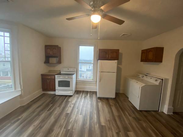 $1050.00 / 4br - Spacious 4 Bed Unit in Cambridge, OH - Available 3/10/2025 - $105063686032559105124