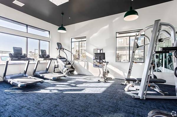 $2,636 / 1br - 715ft2 - On-Site Maintenance, Ceiling Fan, Patio/Balcony (santa rosa)63657964798209123