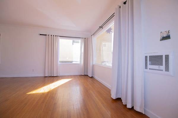 $1,395 / 2br - 900ft2 - Your Own Bed and Bath on the Bay in Pacific Beach (Pacific Beach)63865816632193123