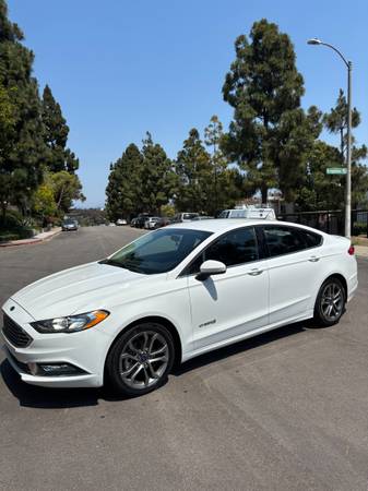 2017 Ford Fusion Se Hybrid- Clean- GREAT MPG - $6,500 (Downtown San Diego)63624731884675123