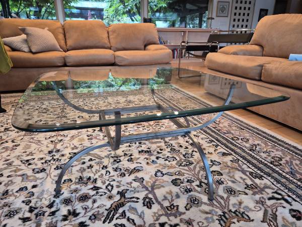 Modern glass coffee table 1