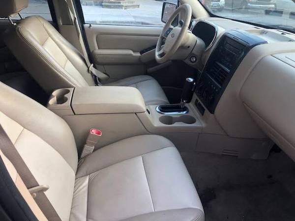 2006 Ford explorer 109 k millas AWD título limpio asientos de cuero - $5,200 (Queens ny)63614982772737124
