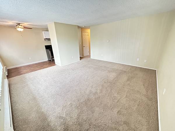 Private First-Floor 1Bd/1Ba in Great Location! Commuter Friendly! 1