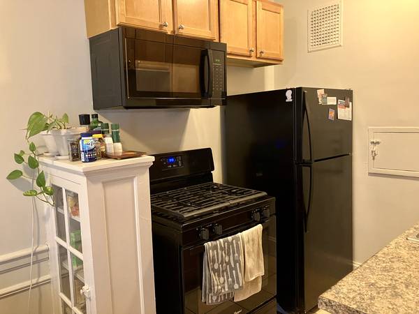 $1,750 / 500ft2 - Uptown Sublet January - May; includes furniture + utilities (Uptown)63898856770563123