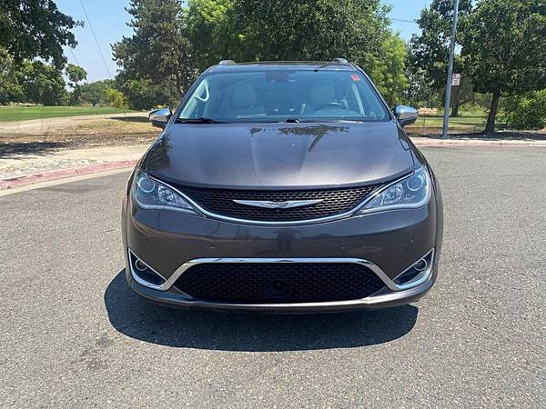 2017 Chrysler Pacifica Limited 4dr Mini Van - $11995.0063619306313217122