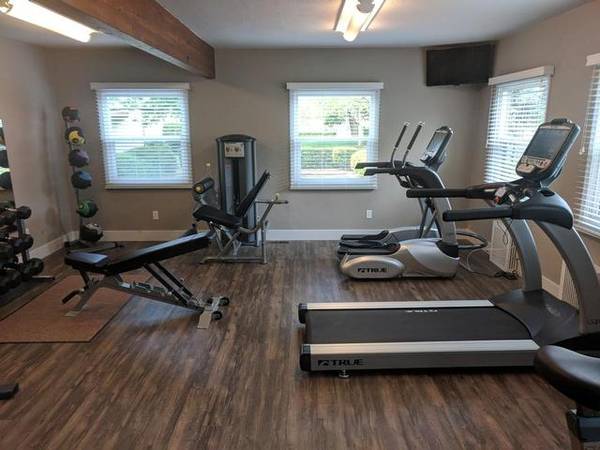 $1,808 / 2br - 906ft2 - On-Line Resident Services, Patio, Public Transportation, Sundeck (Portland)63777384960771123