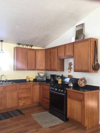 $1,400 / 2br - 975ft2 - Rock Creek 2 bed 1 bath (duplex)63657042791297120