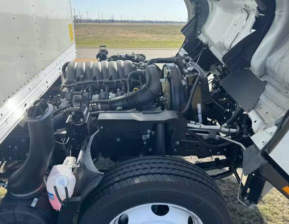 2019 Isuzu npr box truck - $18,50063654727141379124