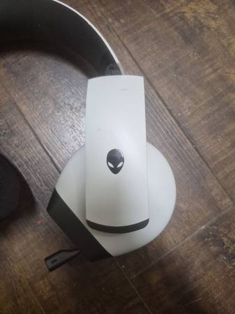 Alienware gaming headphones 1