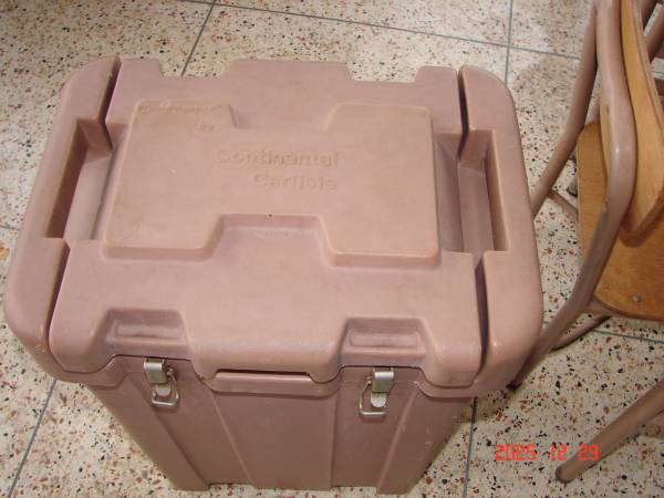 CARLISLE INSULATED BEVRAGE DISPENSER 1