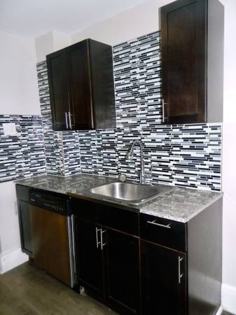 $1,275 / 1br - 650ft2 - Situated in !, Vinyl Plank Hardwood Flooring, 1BD 1BA63664544360067123