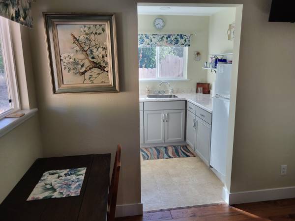 $1,300 / 1br - 285ft2 - Estudio con cocina completa Add-on (Shasta)63972531611011121