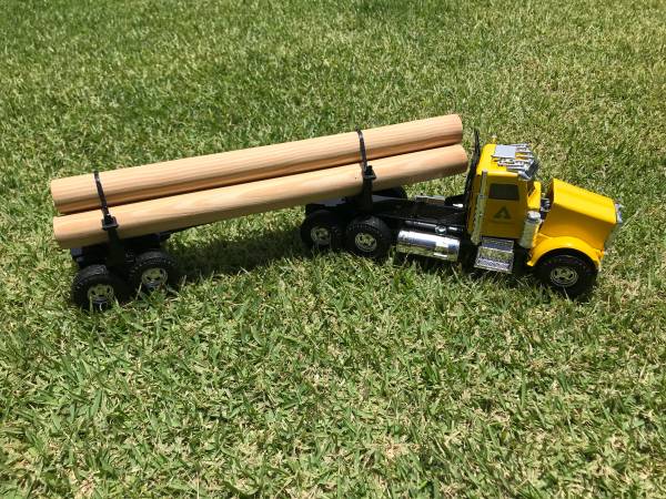 Weyerhaeuser Peterbilt ERTL Log Truck Pressed Steel 1