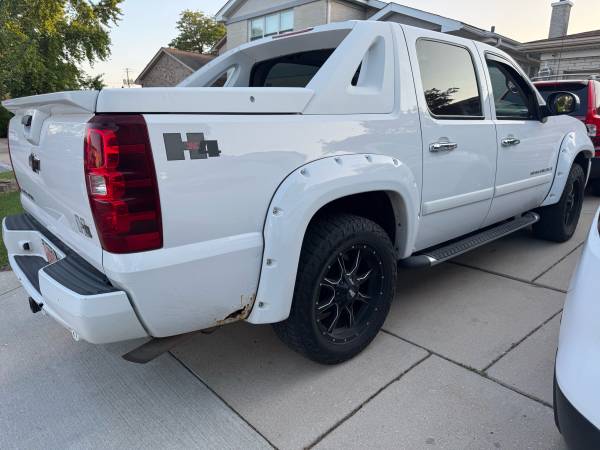2007 Chevy AVALANCHE - $3.500 (Chicago)63619074134403124