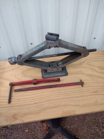 SCISSOR JACK 1