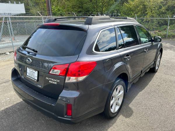 2013 Subaru Outback 2.5i Premium AWD --Comercio local, título limpio, automático - $9,995 (kirkland)63613954511361124