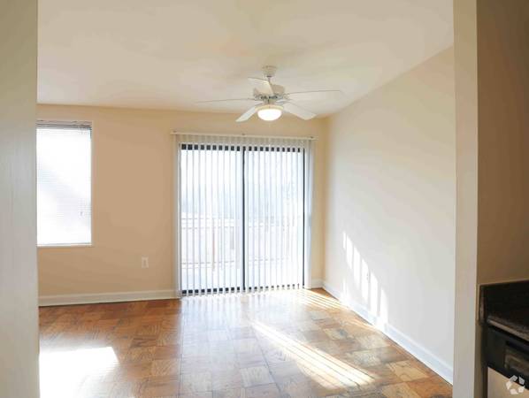$1,845 / 1 dormitorio - 750 pies² - Alfombra, listo para cable, balcón (5309 Riverdale Rd, Riverdale Park, MD)63779285871235122