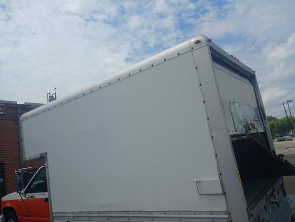 OMG!! BUY MY SUPER RELIABLE WORKHORSE 1994 GMC U-HAUL BOX TRUCK 12ft - $5,000 (Upper marlboro md)63616247212161122