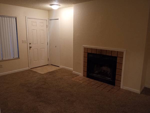 $1295.00 / 2br - Nice 2BD 1BA - In Unit Laundry, Fireplace, Deck, Patio, Storage63658112359171121