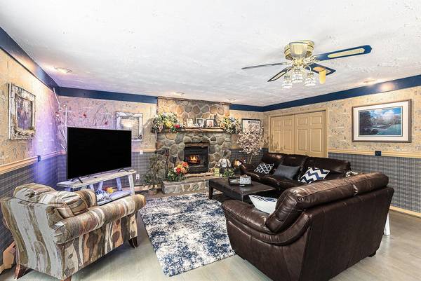 $299,990 / 3br - 2500ft2 - HERMOSA CASA EN MICHAYWE' $299,990 (GAYLORD, MI.)64037895529729124