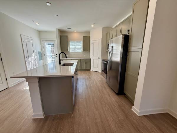 $2,399 / 3br - 1672ft2 - 🚨 Now Leasing! Brand New Townhomes + 6 Weeks Free (Weaverville)64029211479811121