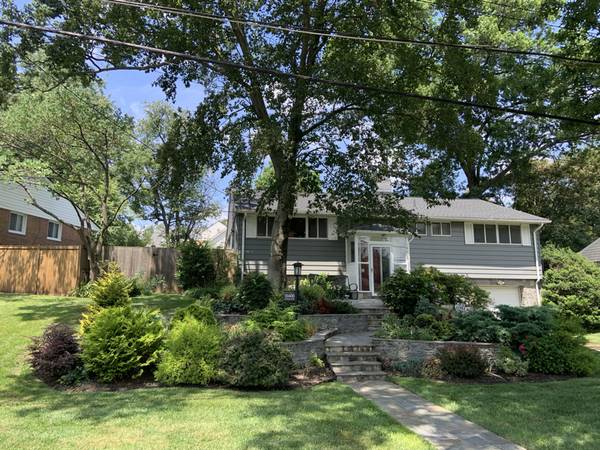 $1500.00 / 1br - 150ft2 - Private bedroom in single family home with beautiful landscaping and p63916757795587120