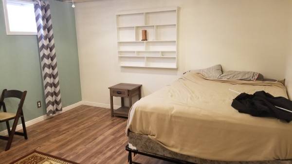 $650 / 1br - Large furnished room in a peaceful clean home (West Broadway)63952518225667120