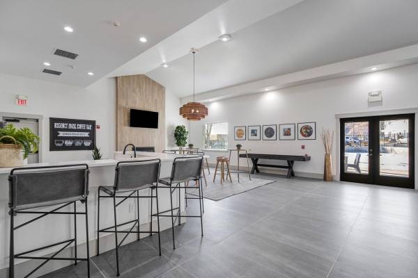 $1,720 / 2br - 1102ft2 - State of the Art Fitness Center with free weights, Range, Refrigerator (3003 Queensgate Drive)63803266766209120