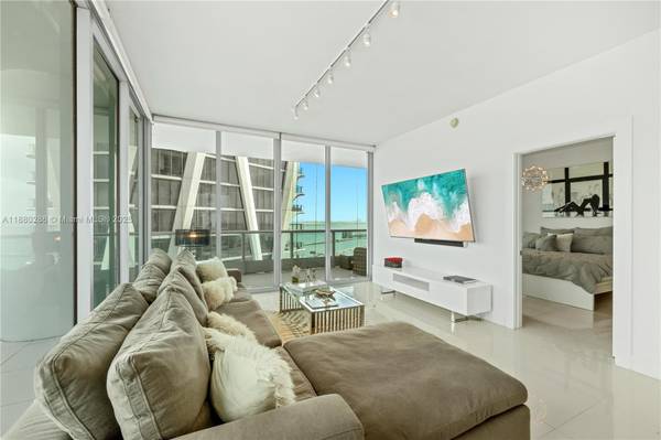 $5,800 / 2br - 1237ft2 - 💡 2/2.5 BISCAYNE: Furnished Beautifull Unit  This Magnificent Modern Luxury F (Biscayne)64049280392962120