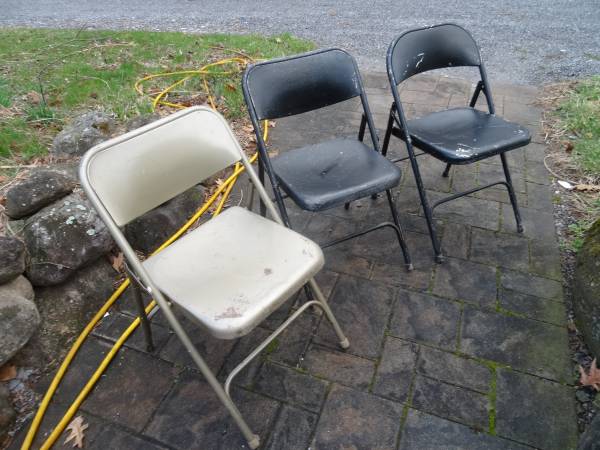 3 meatal fold able chairs 1