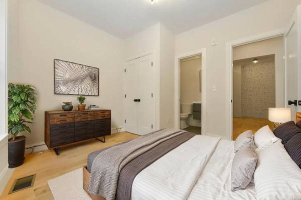 $1,200 / 4br - 1300ft2 - EAST BOSTON - PRIVATE BEDROOM/BATH - $120063620245269633121
