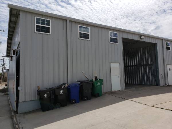 $3,100 / 2500ft2 - Warehouse / Workshops (New Orleans)63903652549123120