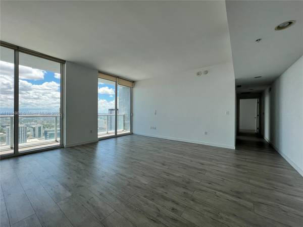 $3,900 / 2br - 1293ft2 - Impressive & Spacious 2bd with Multiple Terraces! (Vizcayne - Downtown)64001847463811124