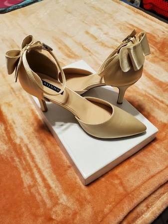 GOLD PARTY PUMPS (Size 7-1/2) 1