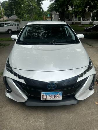 2021 Prius Prime Limited 4d - excellent condition - $22,500 (Champaign)63625035170177121