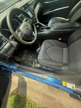 Camry LE sedán azul Toyota 2019 - $10,000 (Lawrenceville)63621301370115121