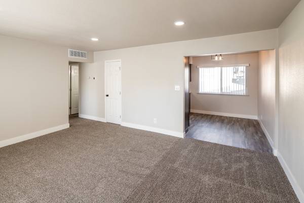 $1,395 / 2br - Villa Capri Apartments. Move In Special !!! (Fresno)64008333411714122