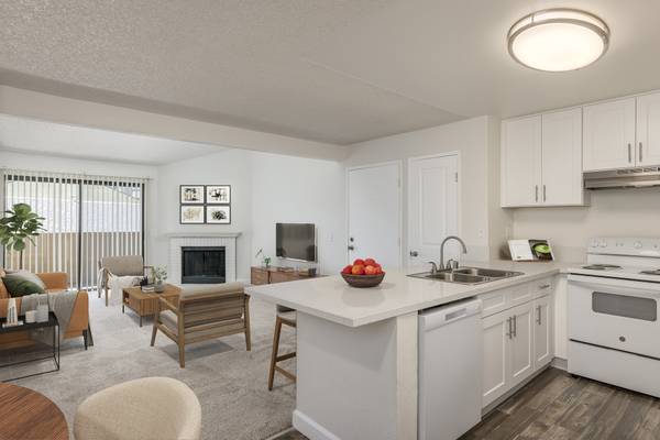 $3,475 / 3br - ¡REMODELACIÓN DE COCINA! BALCONES, LAVADORA Y SECADORA, A/C, CHIMENEA Y MÁS! (La Mesa)63819180577155123